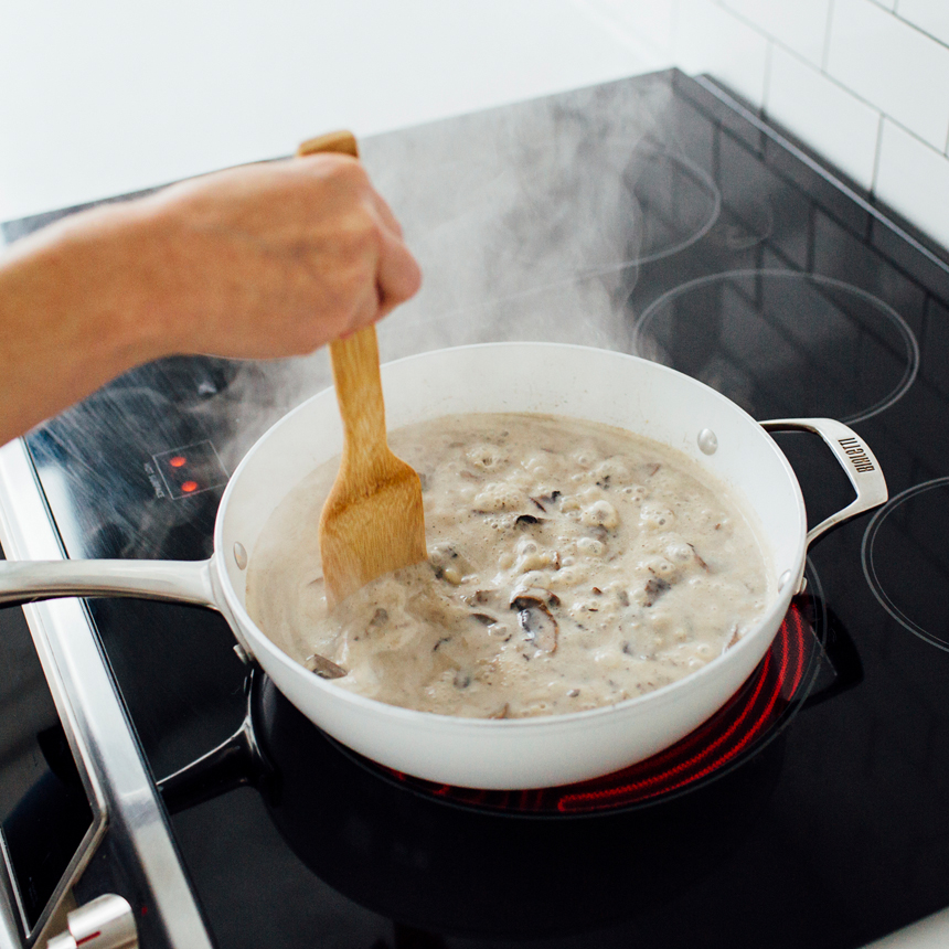 Mushroom Noodle Florentine Step4 simmer until thickened