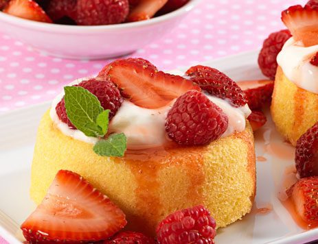 Mixed Berry Cream Cakes