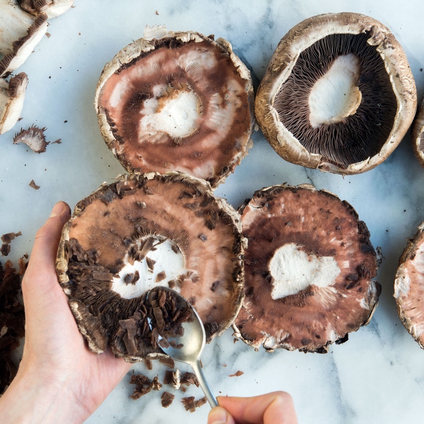 remove gills from mushrooms