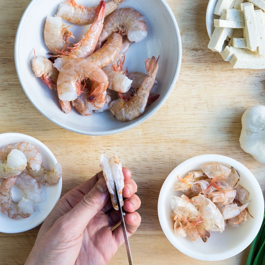 peel and devein shrimp 1