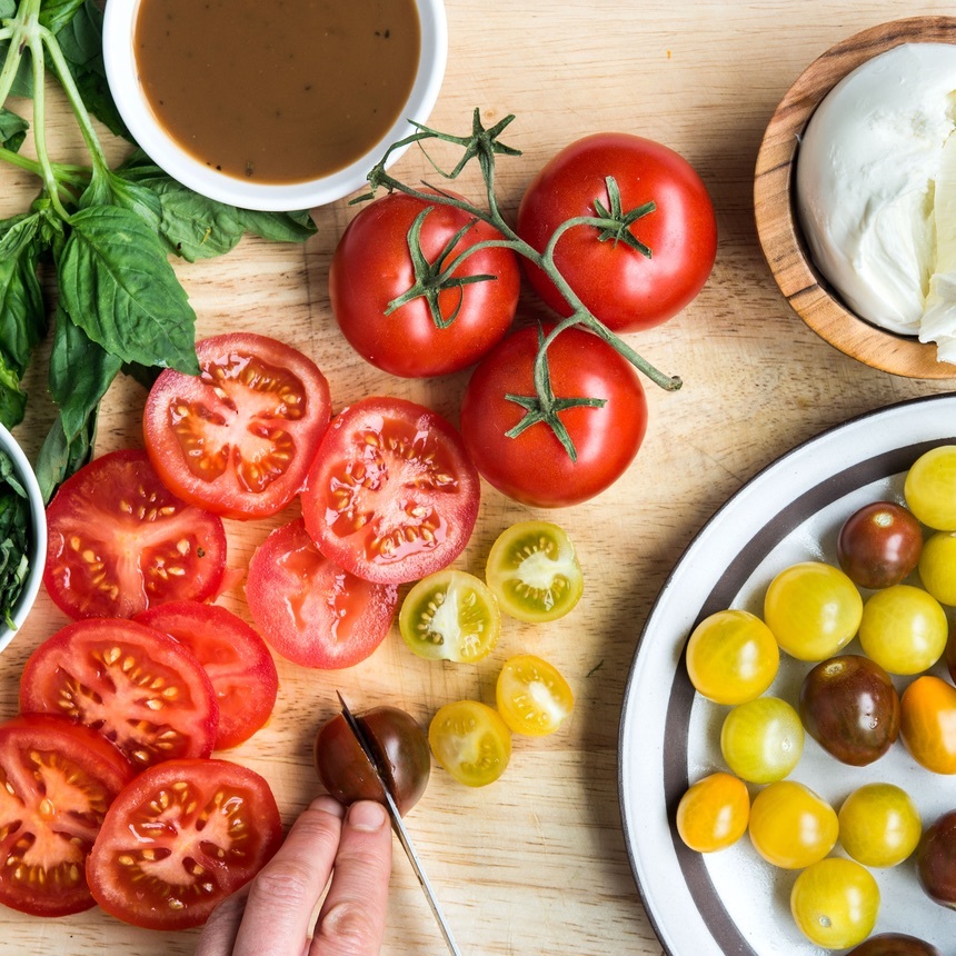 slice the tomatoes