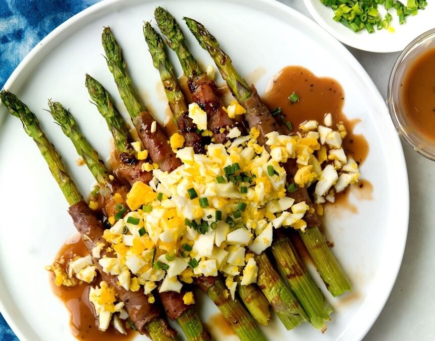 arrange asparagus on plate