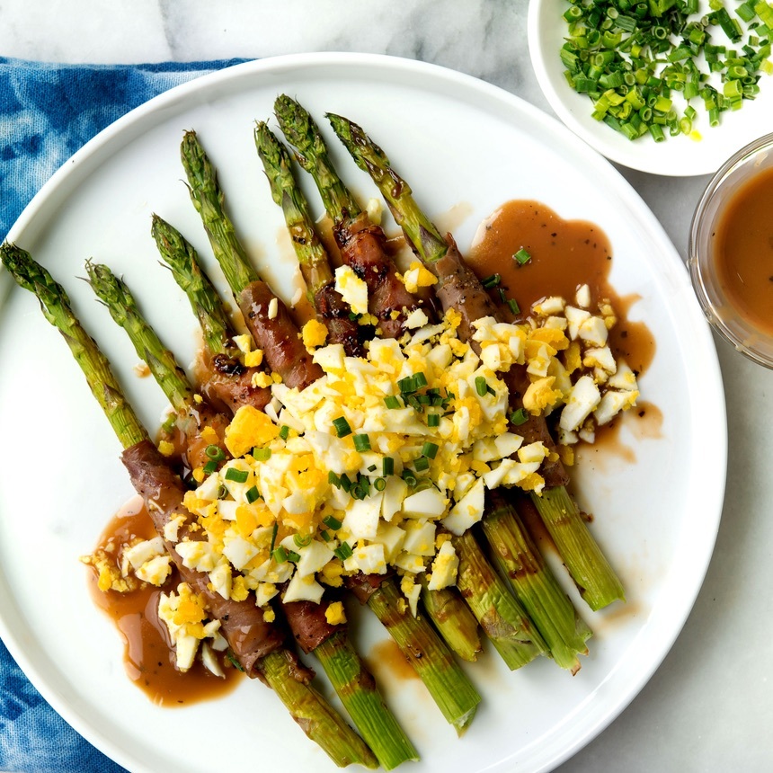 arrange asparagus on plate