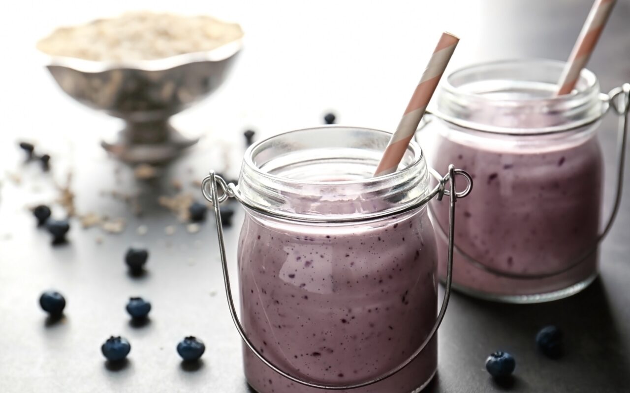 mason jar berry smoothies