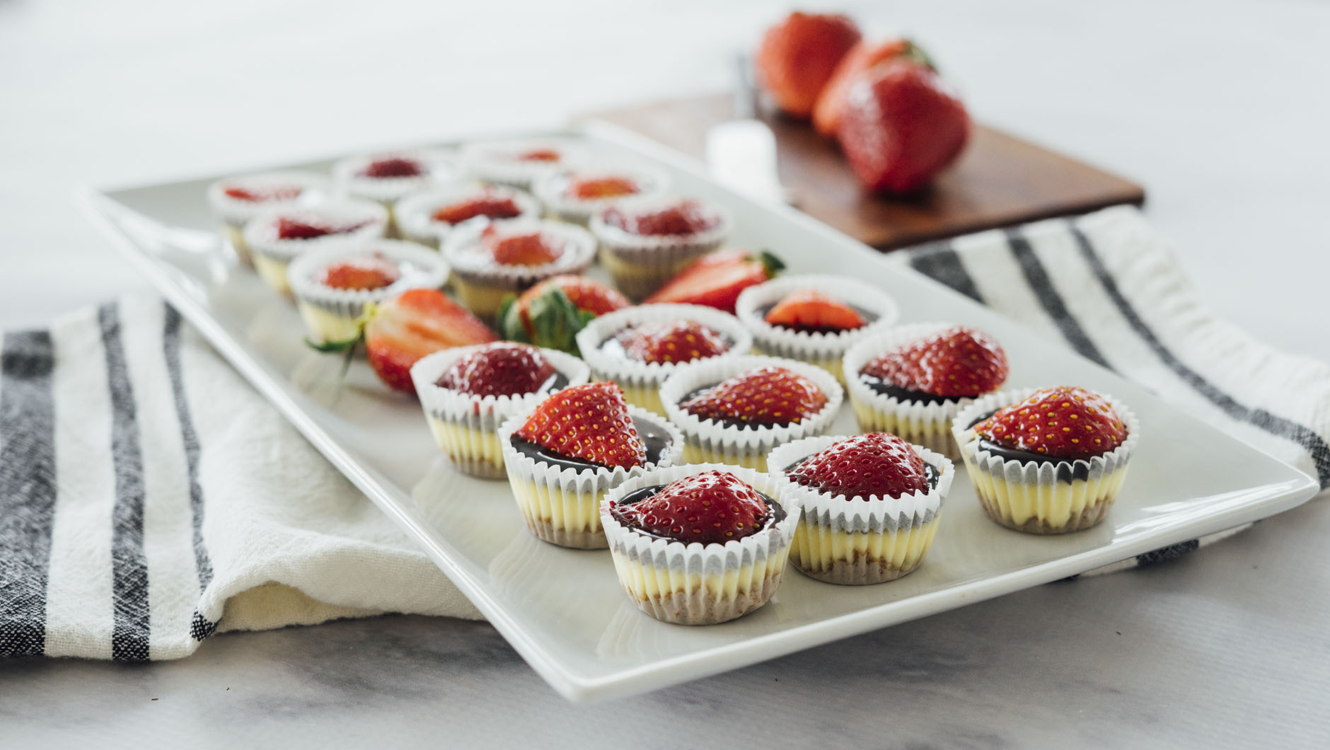 Mini Strawberrry Cheesecake Bites Hero