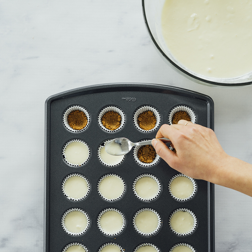 Mini Strawberry Cheesecake Bites Step4