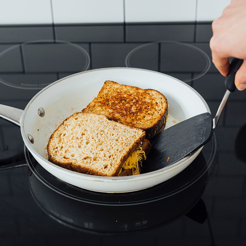 Grilled Cheese with Savory Bacon Jam Step4 LG