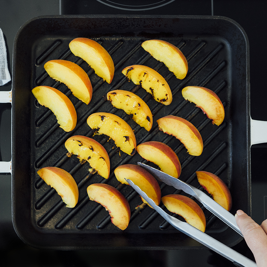 Grilled Peach and Caramel Dessert Pizza step2