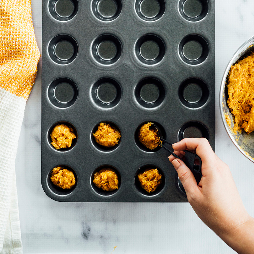 Pumpkin Donut Pops step4b