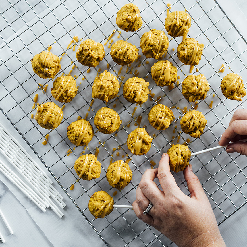 Pumpkin Donut Pops step5a