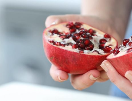 How to Open and Deseed a Pomegranate